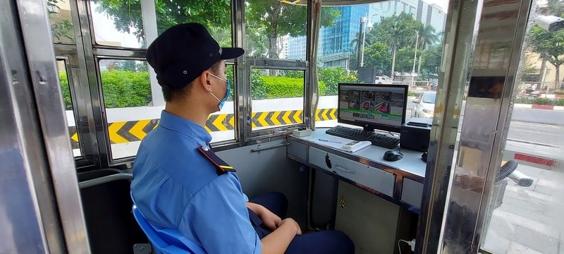 Nhân viên bảo vệ làm việc cho khu tòa nhà, cao ốc